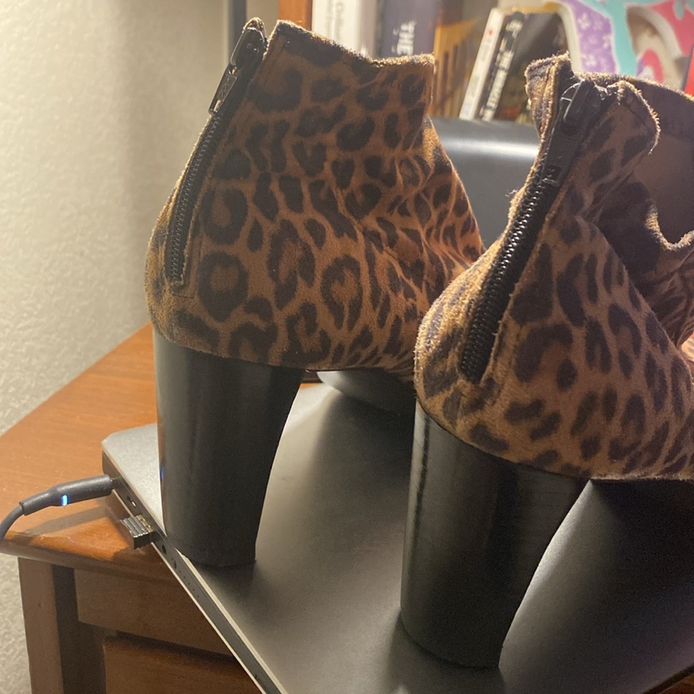 FRANCO SARTO soft and luxurious leopard swede booties
